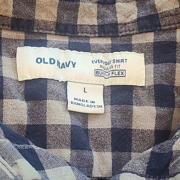 2 Old navy plaid men long sleeved button up shirts size Large collared shirts - Picture 7 of 16